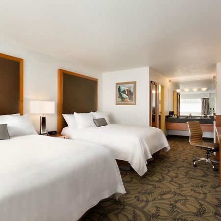 Poco Inn And Suites Hotel And Conference Center Port Coquitlam Esterno foto