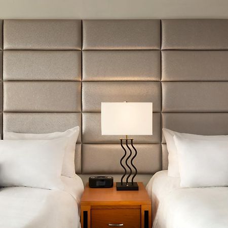 Poco Inn And Suites Hotel And Conference Center Port Coquitlam Esterno foto