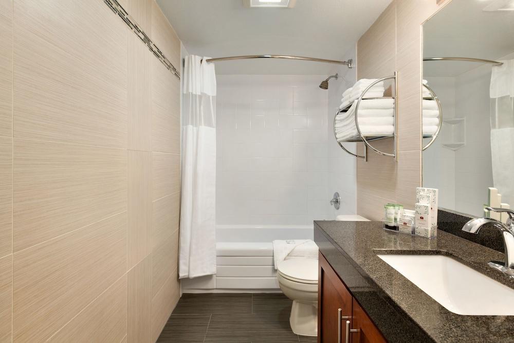 Poco Inn And Suites Hotel And Conference Center Port Coquitlam Esterno foto