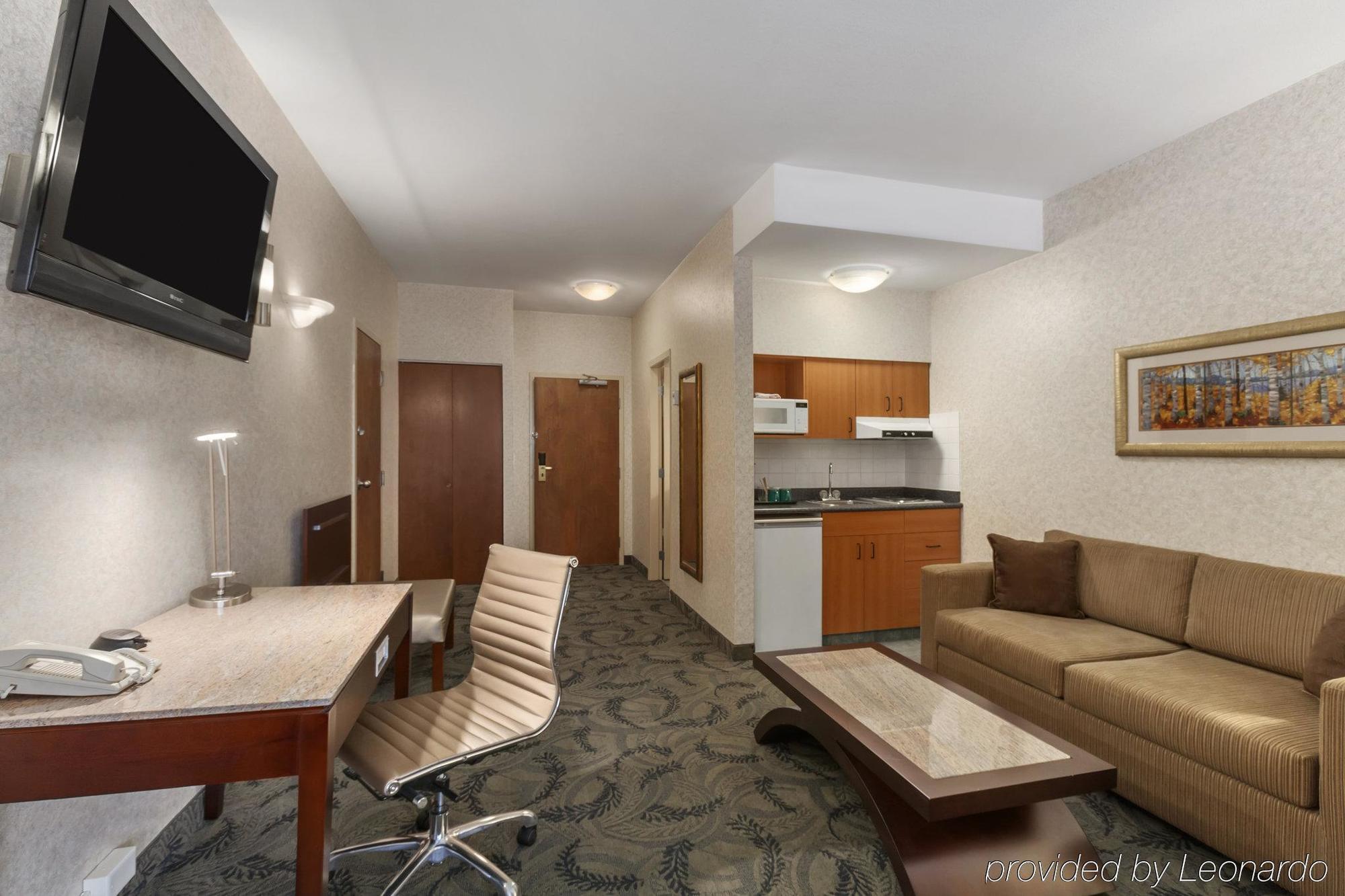 Poco Inn And Suites Hotel And Conference Center Port Coquitlam Esterno foto