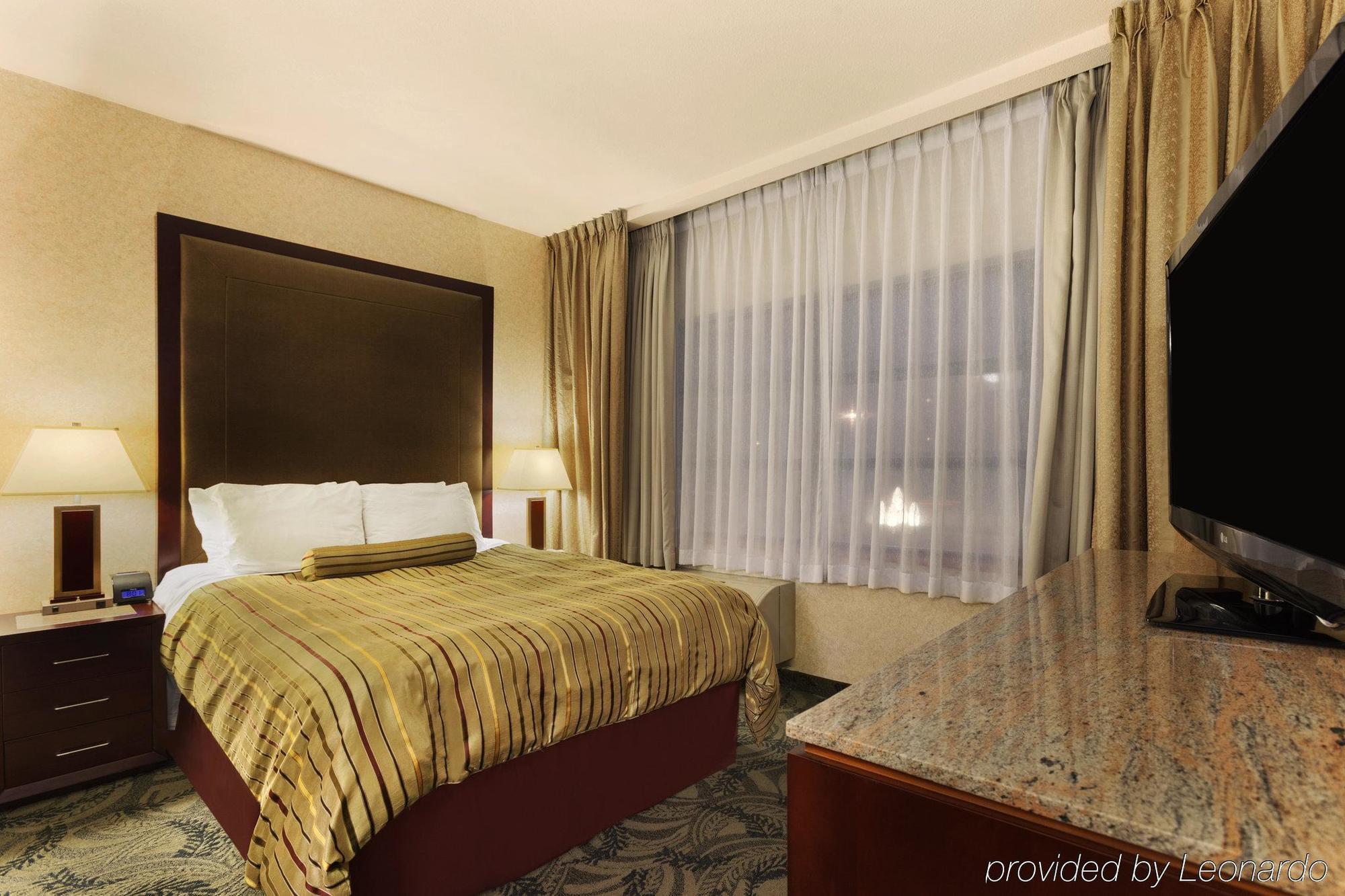 Poco Inn And Suites Hotel And Conference Center Port Coquitlam Esterno foto
