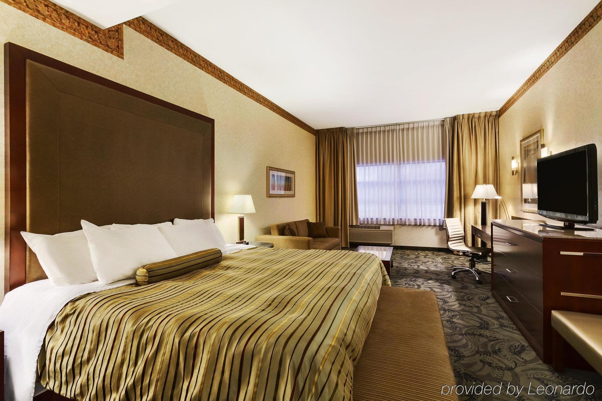 Poco Inn And Suites Hotel And Conference Center Port Coquitlam Esterno foto
