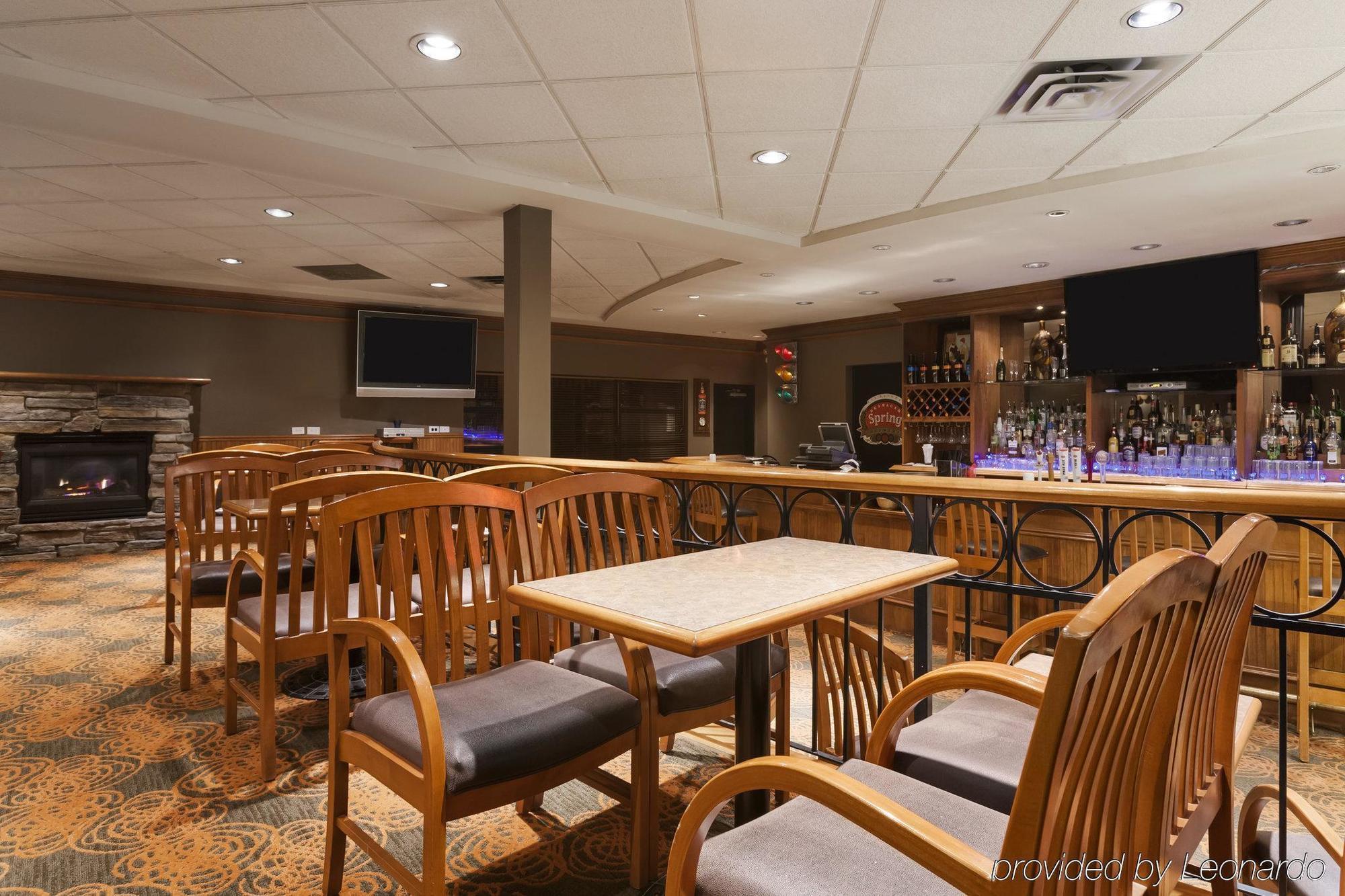 Poco Inn And Suites Hotel And Conference Center Port Coquitlam Esterno foto