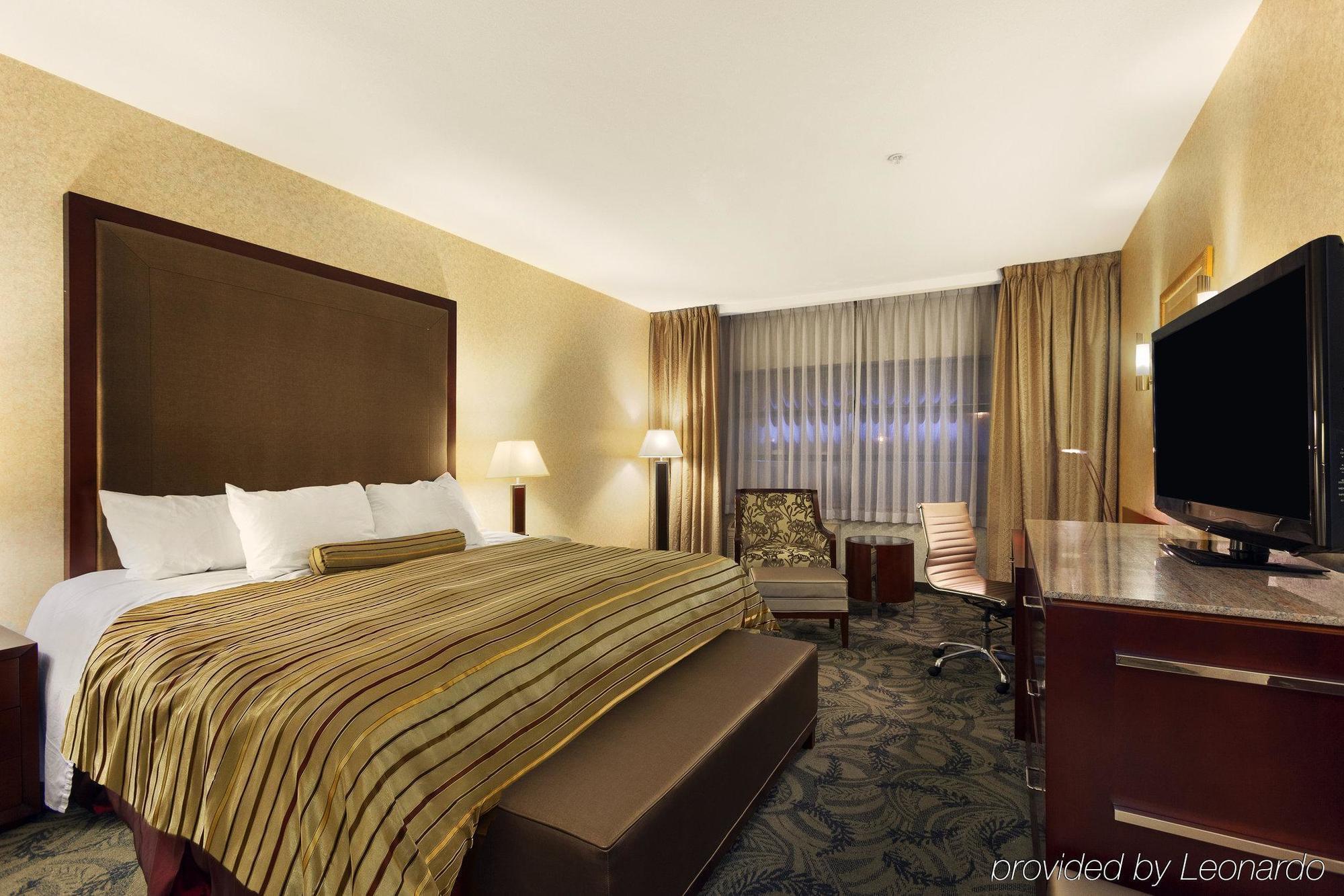 Poco Inn And Suites Hotel And Conference Center Port Coquitlam Esterno foto