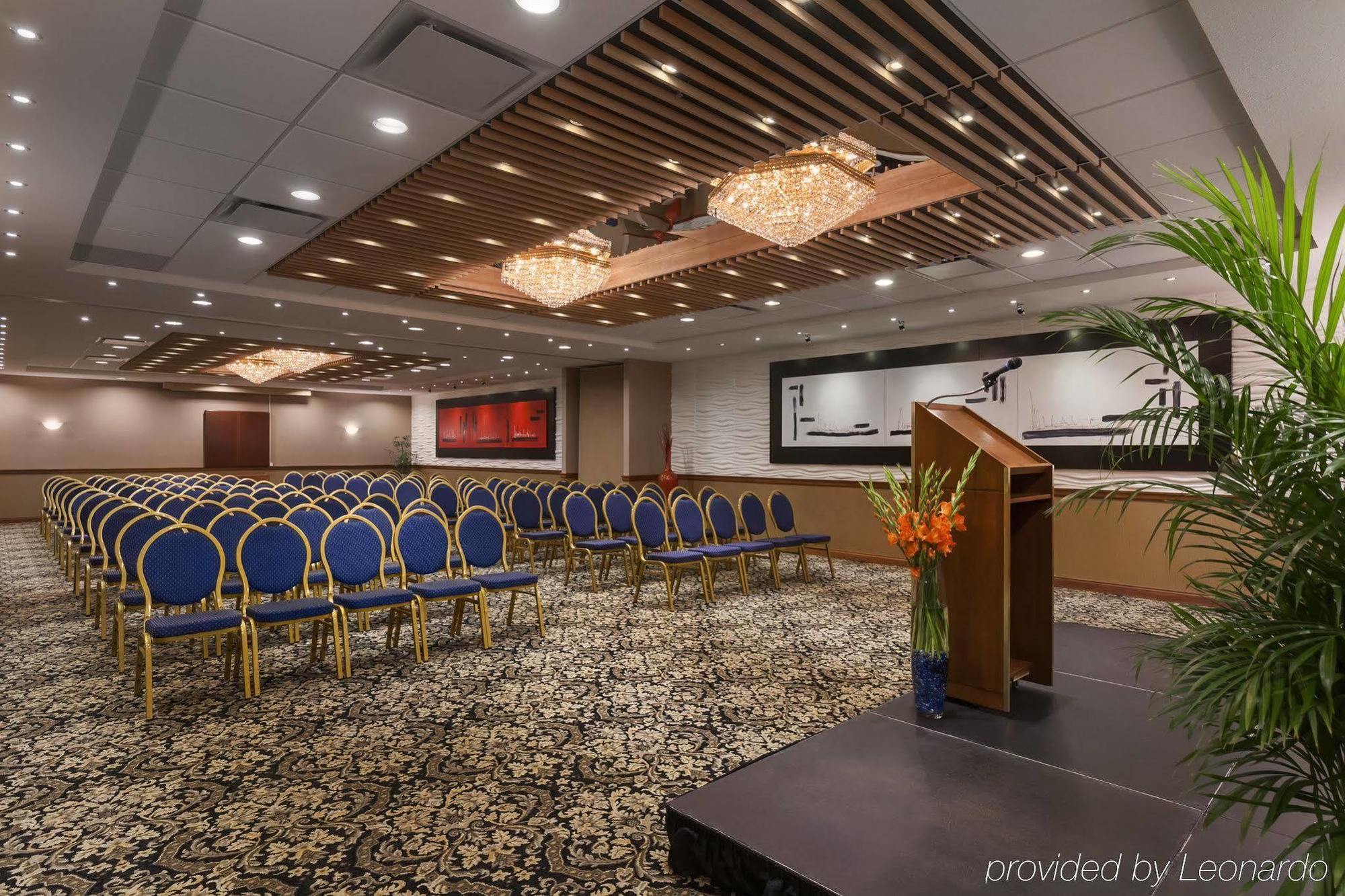 Poco Inn And Suites Hotel And Conference Center Port Coquitlam Esterno foto