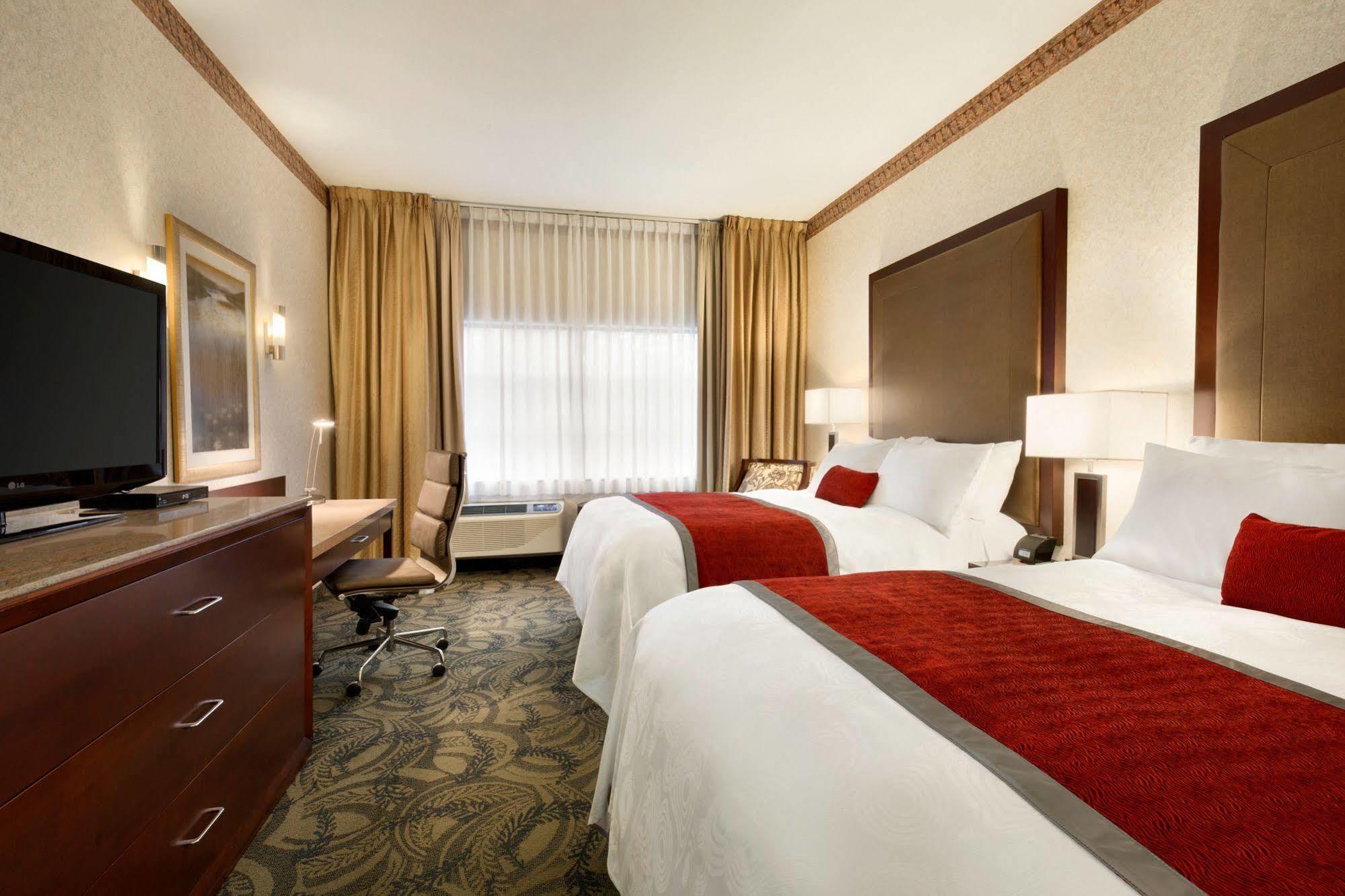 Poco Inn And Suites Hotel And Conference Center Port Coquitlam Esterno foto
