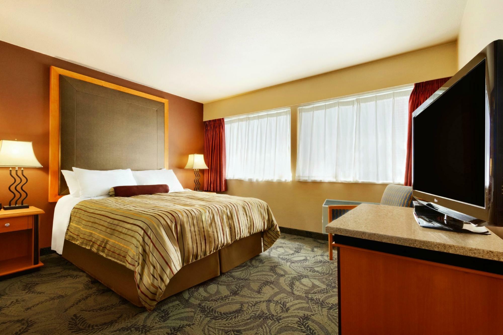 Poco Inn And Suites Hotel And Conference Center Port Coquitlam Esterno foto