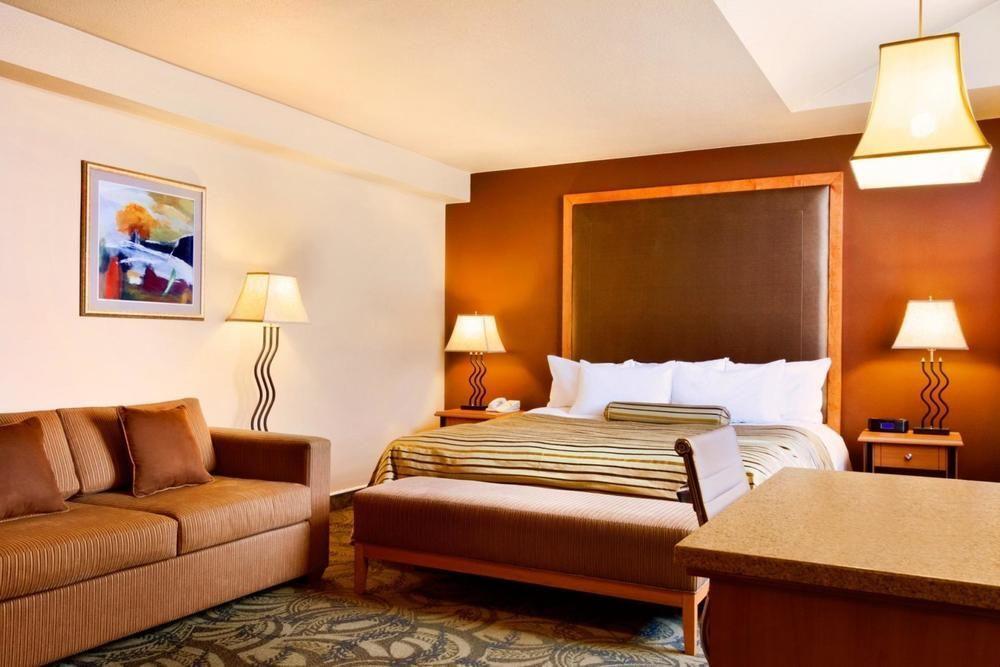 Poco Inn And Suites Hotel And Conference Center Port Coquitlam Esterno foto